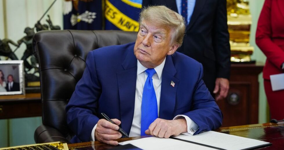 Trump “Israeliani non colpiscano Gaza, Hamas ha accettato di deporre le armi”