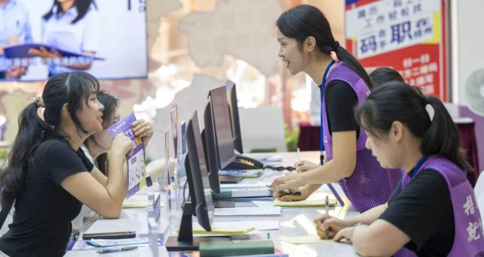 Cina, mercato del lavoro stabile nei primi 7 mesi del 2026