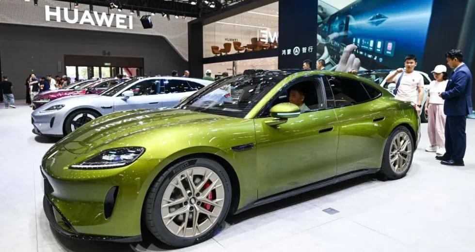 Cina, cresce il consumo energetico per auto elettriche e servizi dati Internet