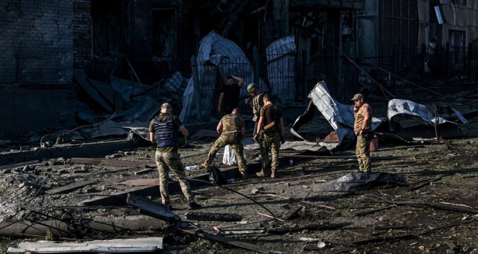 Notte di attacchi incrociati tra Russia e Ucraina, morti e feriti