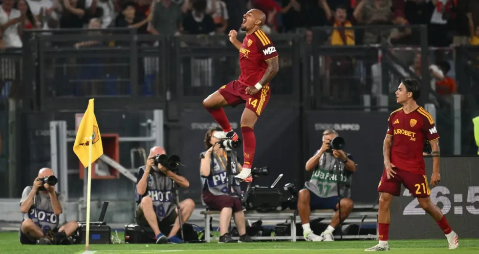 Tre volte Dybala-Malen, poi Pisilli: la Roma piega la Fiorentina