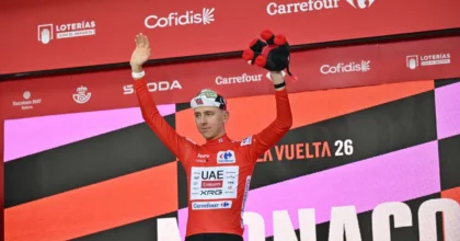 Pogacar vince in solitaria alla Vuelta e blinda la maglia rossa