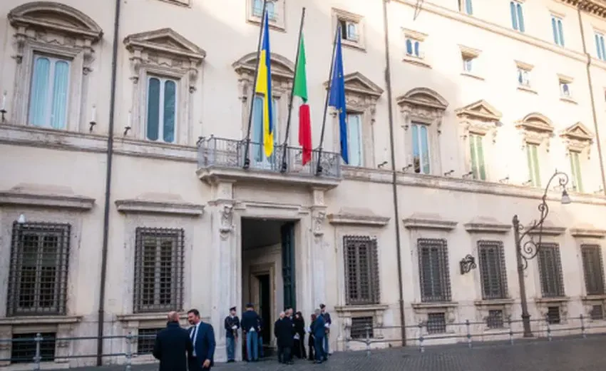 Governo proroga sconto accise e approva decreto per continuità impianti ex Ilva