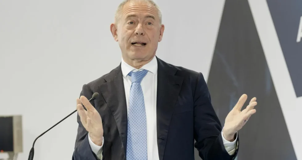 Urso “Una social card per la benzina? Allo studio misure selettive”