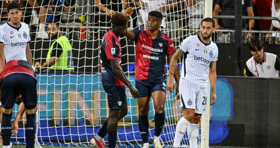 Calhanoglu lancia l’Inter a Cagliari, nerazzurri a punteggio pieno