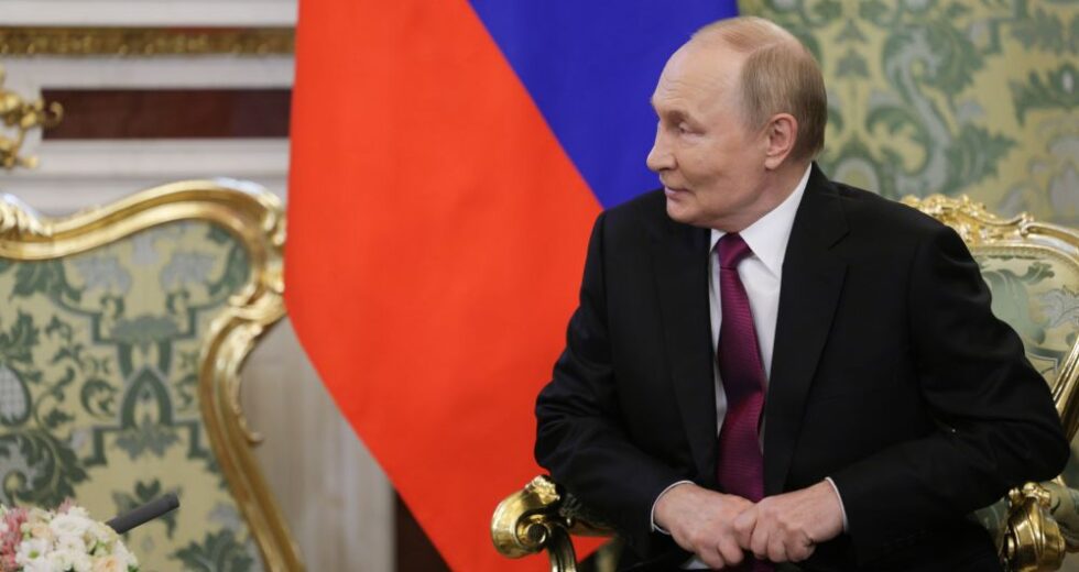 Ucraina, per Putin sforzi “nella direzione” di una soluzione pacifica