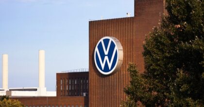 Volkswagen annuncia 50.000 tagli al personale: preoccupazioni e reazioni