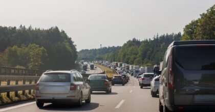 Esodo Estivo: Traffico Intenso e Bollino Nero per il Weekend