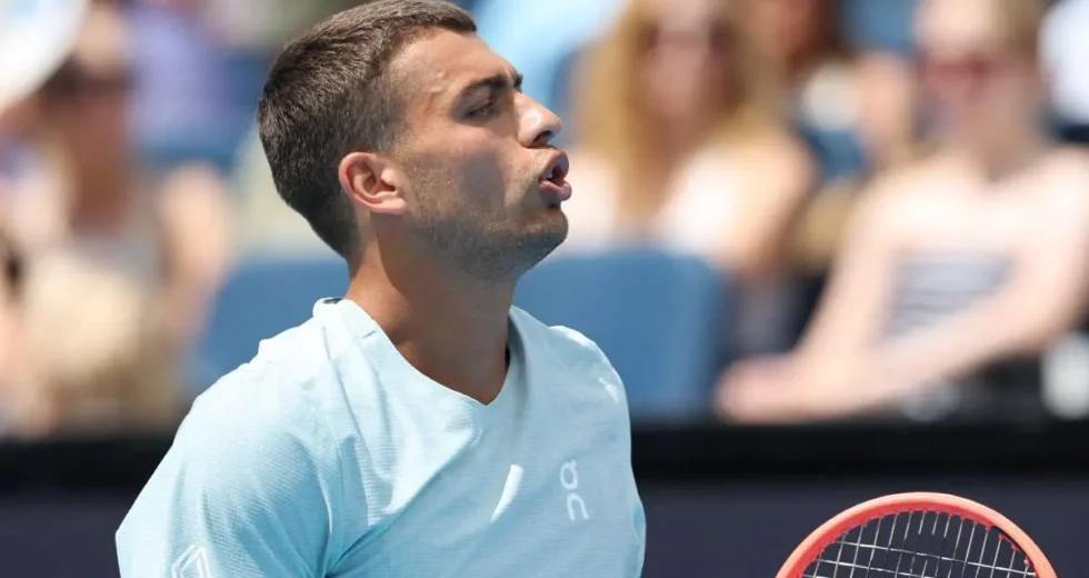 Cobolli rimonta Comesana nell’esordio agli Us Open, Bellucci travolge Piros