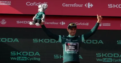 Van Aert vince la 13^ tappa della Vuelta, Mas resta leader