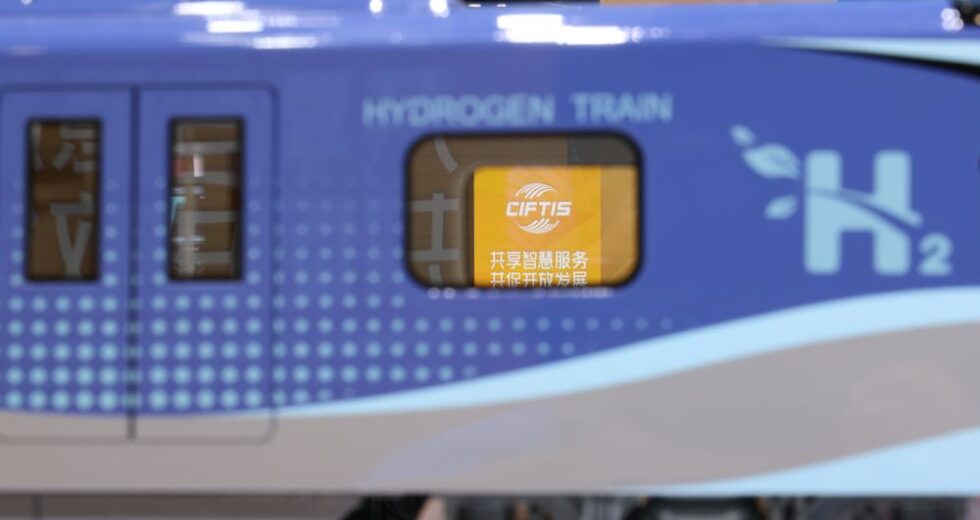 In Cina cresce il commercio di servizi, l’export trainato da viaggi e trasporti