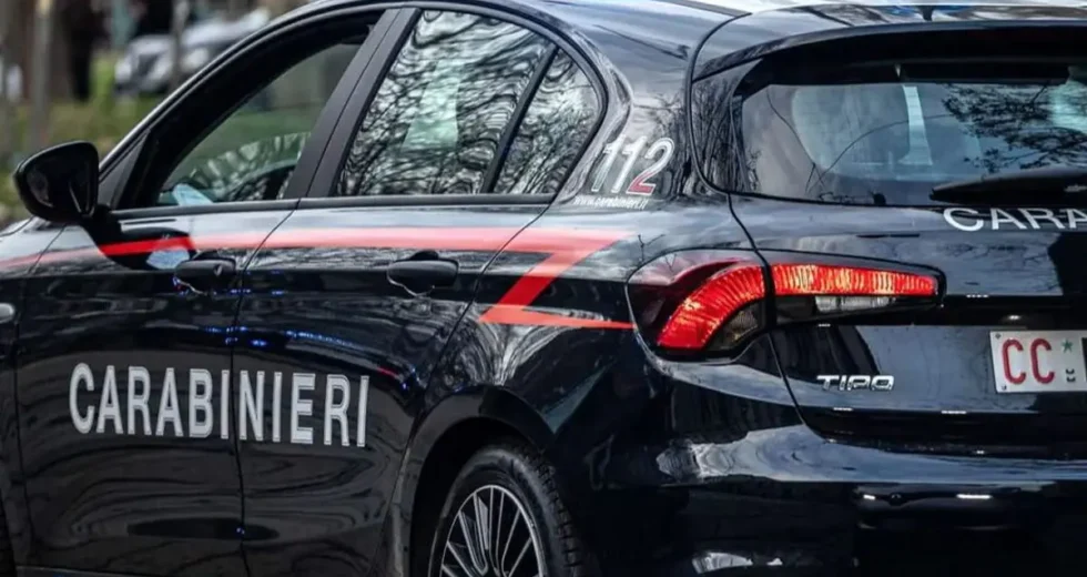 Uccide la sorella e si toglie la vita nel torinese