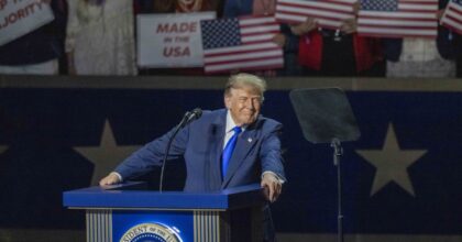 Trump a Dallas “Se vinciamo a novembre darò 5mila dollari a tutti gli americani”