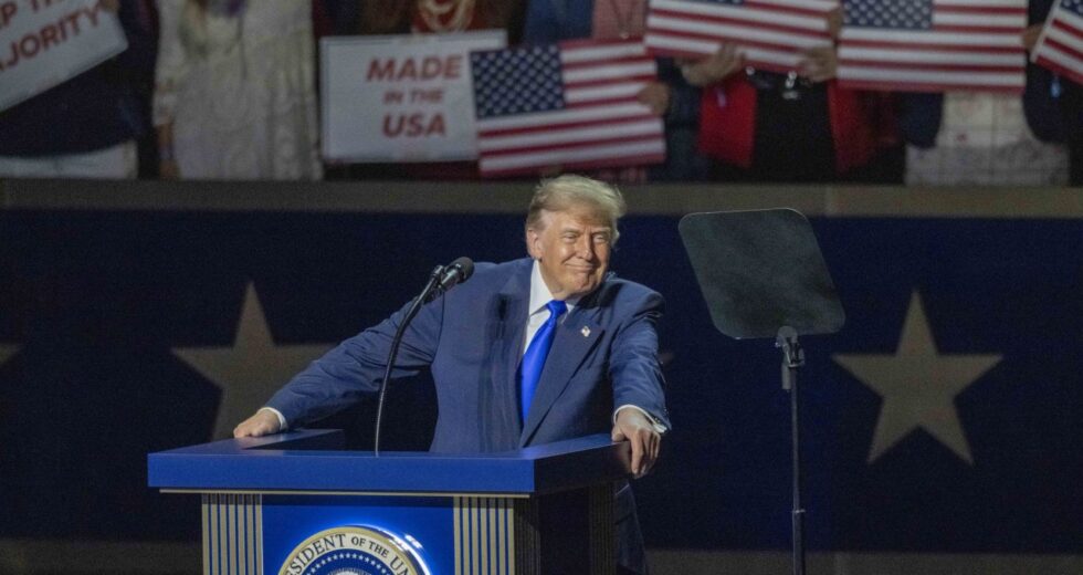 Trump a Dallas “Se vinciamo a novembre darò 5mila dollari a tutti gli americani”