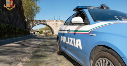 Si libera del braccialetto e incendia negozio ex compagna, arrestato a Roma