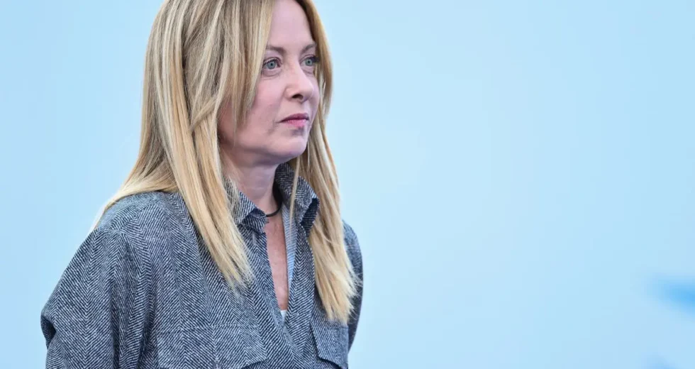 Meloni “Il governo tiene la barra dritta e non scappa”