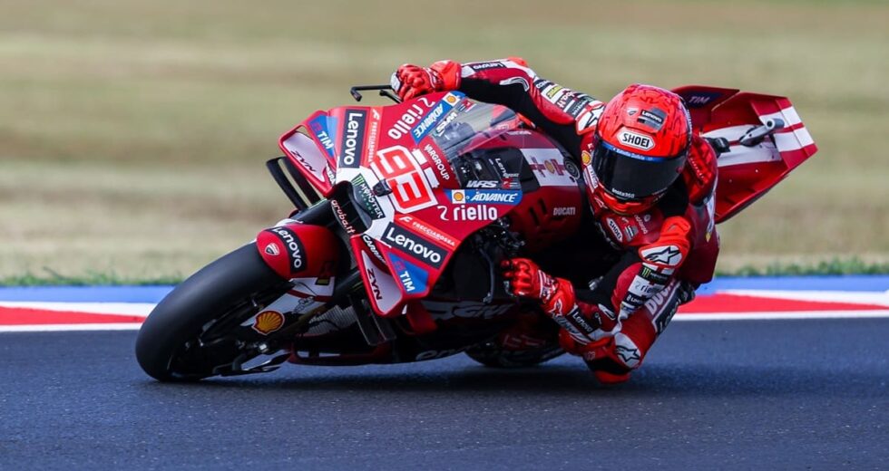 Marc Marquez vince la Sprint a Misano, preceduti Bezzecchi e Martin