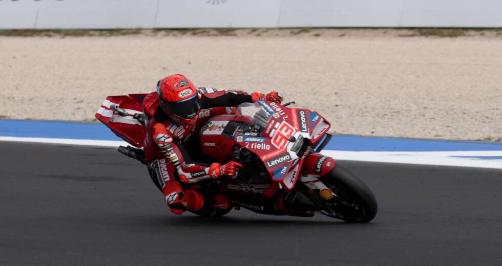 Marc Marquez trionfa al Gp di San Marino, Bezzecchi subito out