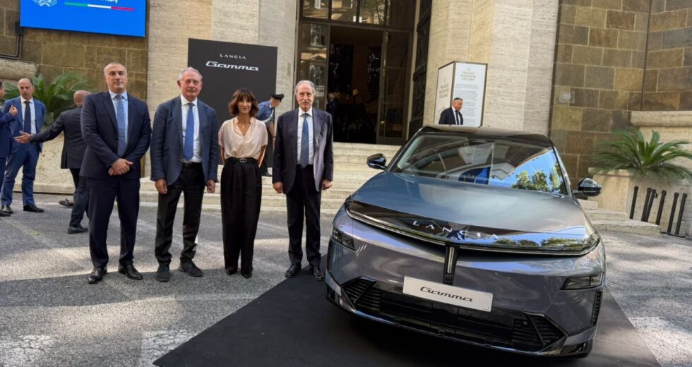 Lancia presenta Gamma il Suv dei 120 anni con design italiano e produzione a Melfi