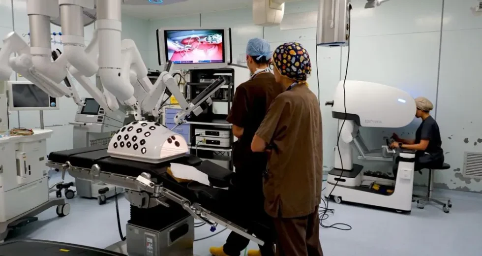 Robot chirurgici cinesi di ultima generazione arrivati al Policlinico di Milano