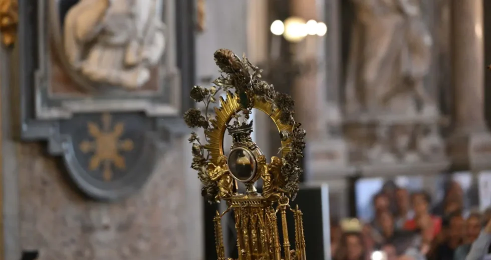 A Napoli si ripete il miracolo della liquefazione del sangue di San Gennaro