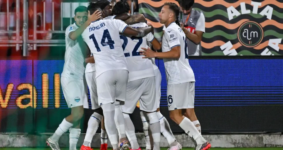 La Lazio batte il Venezia 2-0 e aggancia Roma e Inter in testa