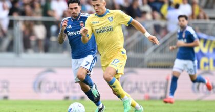 Primo ko per il Como, steso 2-0 dal Frosinone con Calò e Kvernadze