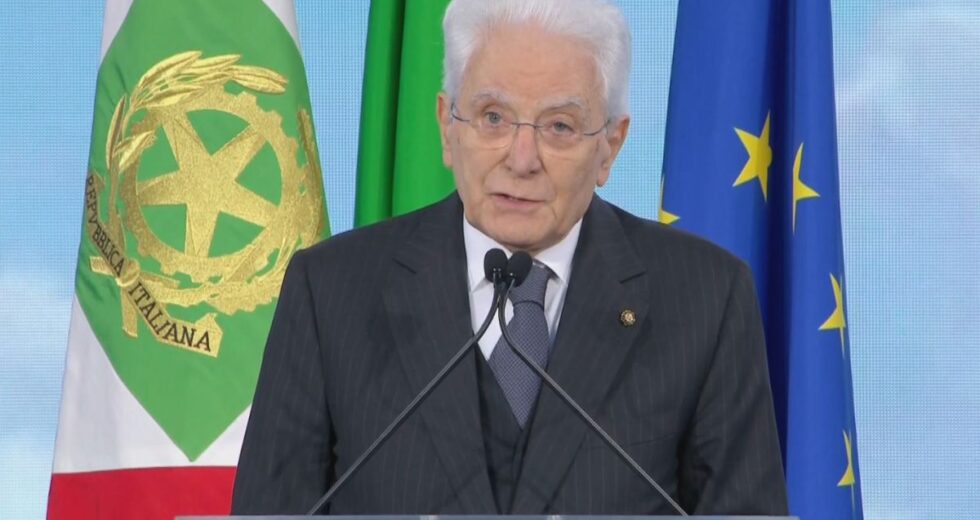 Mattarella “La scuola è aperta a tutti, deve unire e non lacerare”