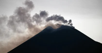 Cenere lavica dell’Etna, a Catania voli in arrivo sospesi sino alle ore 16