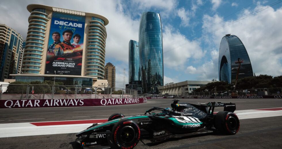 Russell vince a Baku davanti a Verstappen, 4° Leclerc e 5° Antonelli