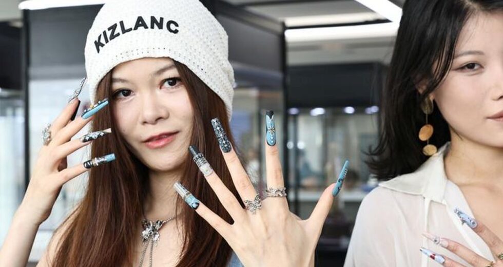 Dalla Cina a Milano, le unghie finte entrano nel mondo della moda