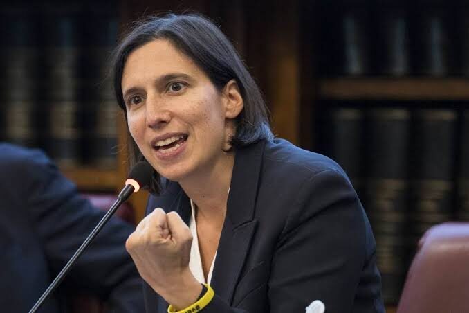 Schlein propone un dialogo con Meloni sul piano energetico: tensioni nel campo progressista