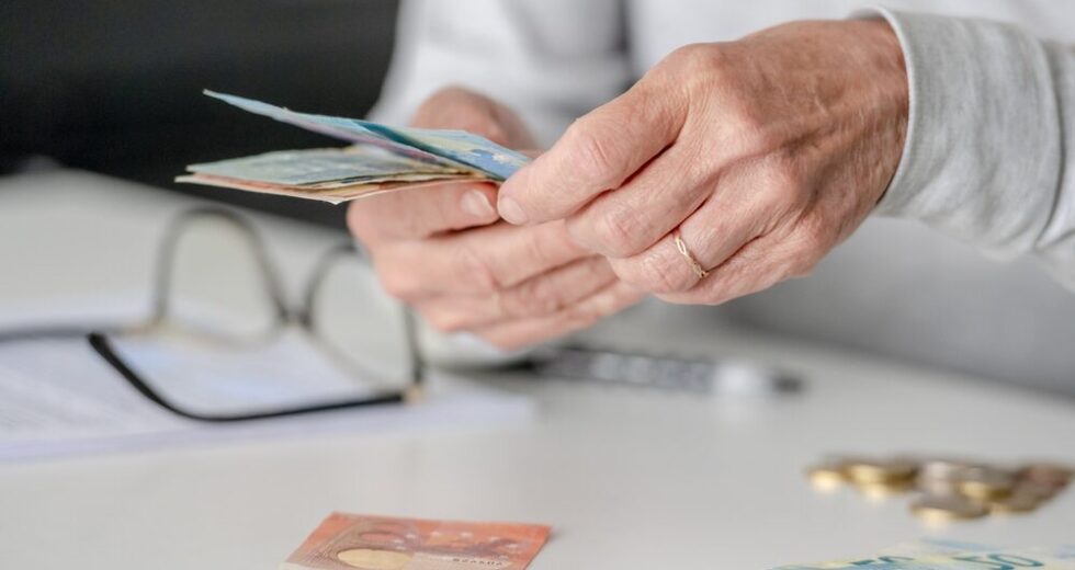 Pensioni: la proposta di uscita a 64 anni con il Tfr solleva polemiche