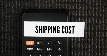 Nuove tasse sui mini pacchi extra Ue: handling fee e dazio aumentano i costi per gli acquisti online