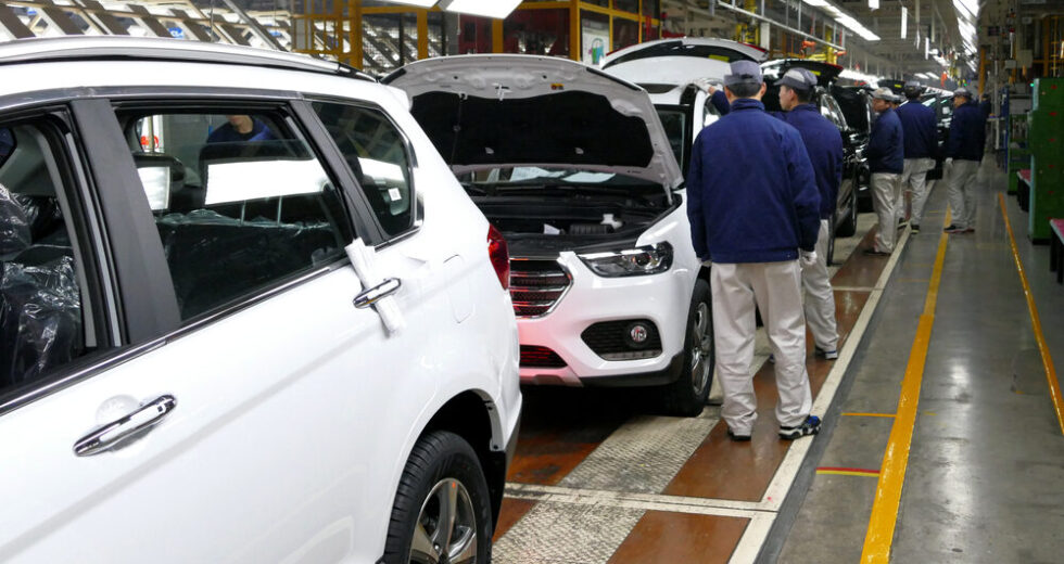 Le Case Automobilistiche Cinesi Accelerano la Produzione in Europa: Un Futuro Elettrico