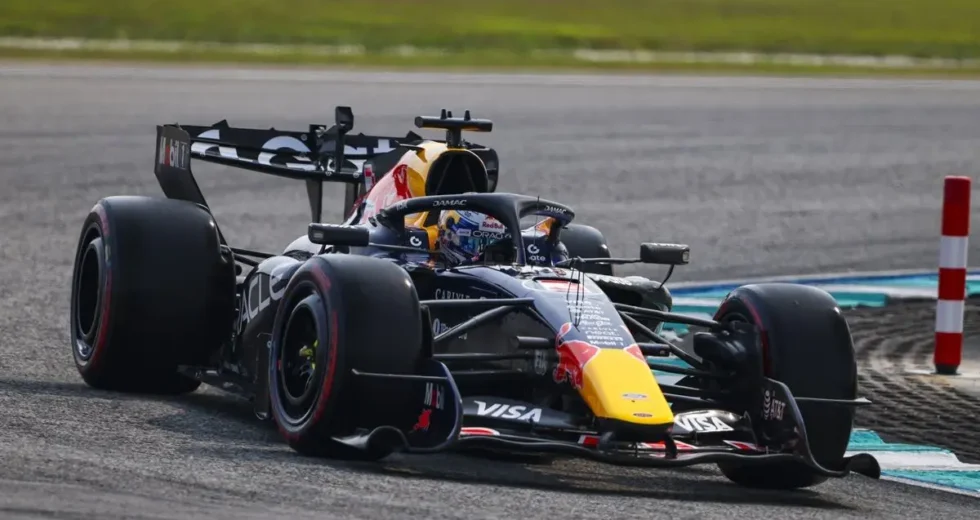 A Sepang pole per Verstappen, 2° Hamilton, 3° Antonelli e 4° Leclerc