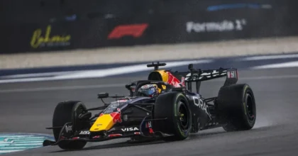 Verstappen vince il GP del Bahrain davanti ad Antonelli, terzo Hamilton
