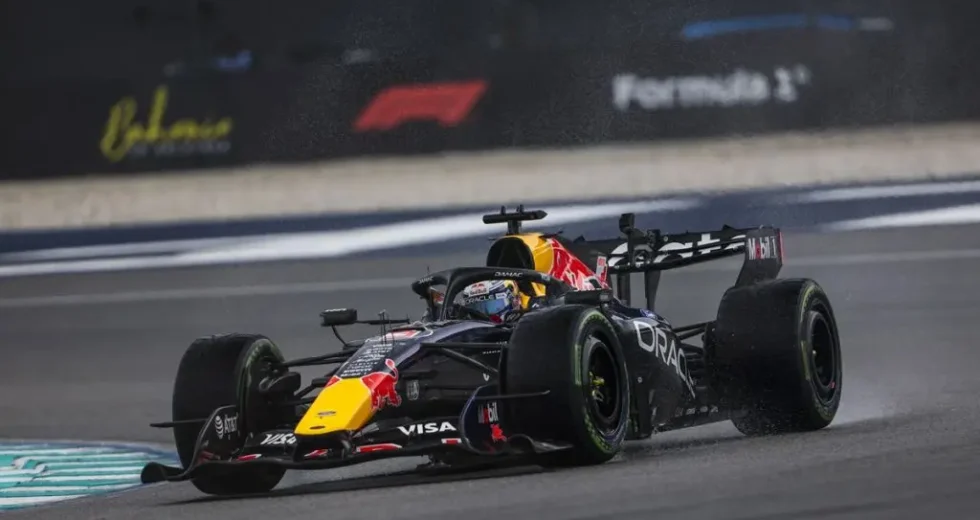 Verstappen vince il GP del Bahrain davanti ad Antonelli, terzo Hamilton