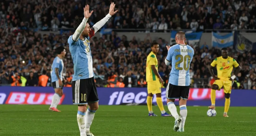 L’ultima di Messi con l’Argentina, due assist e un gol “Ora farò il tifoso”