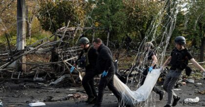 Missile russo contro due bus a Kramatorsk in Ucraina, 33 morti