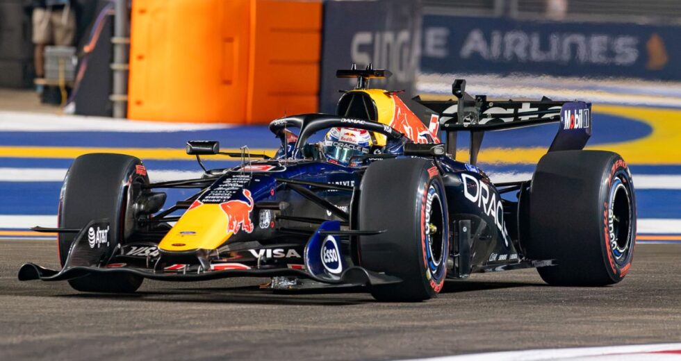 Verstappen trionfa a Singapore davanti a Leclerc e Antonelli