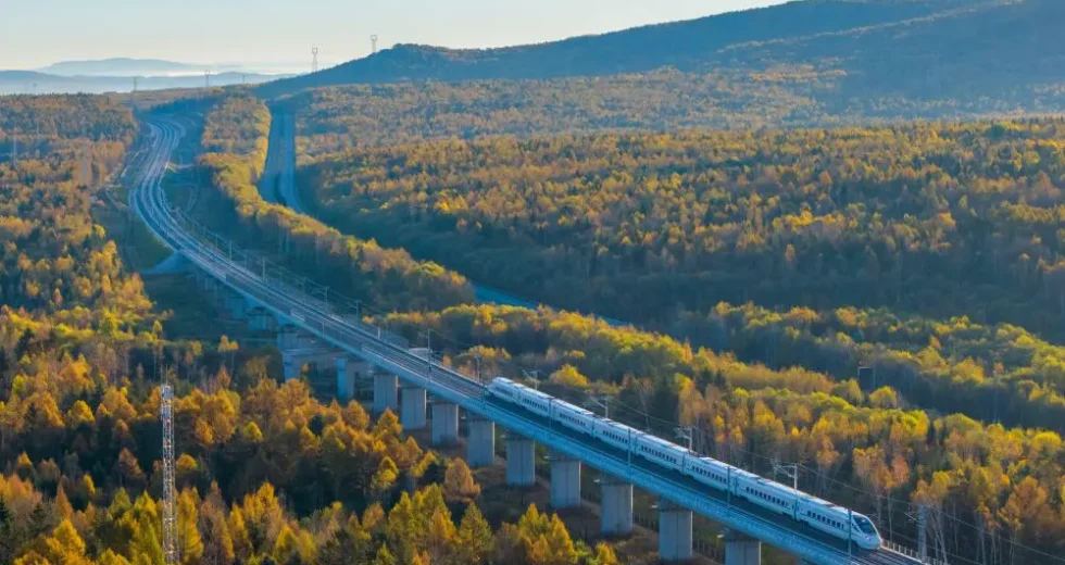 La Cina presenta un piano per l’innovazione sci-tech del settore ferroviario