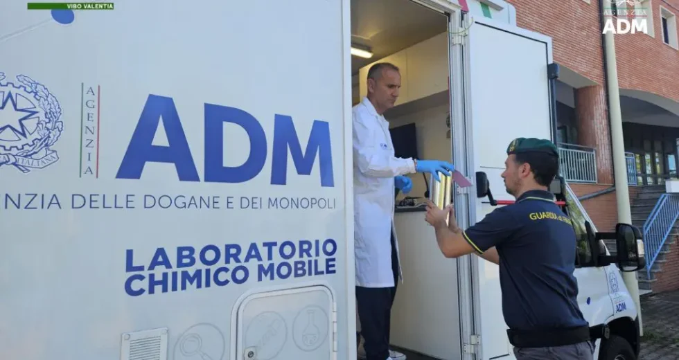Gasolio fuorilegge al distributore, sequestro di 6.400 litri nel Vibonese