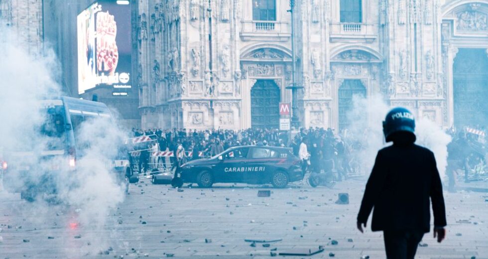 Cortei, il bilancio è di 28 arresti e 43 denunce. Tra le forze ordine 141 feriti