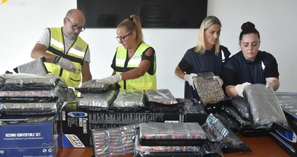 Si fa spedire 210 chili di hashish dagli Stati Uniti, blitz della GdF a Roma
