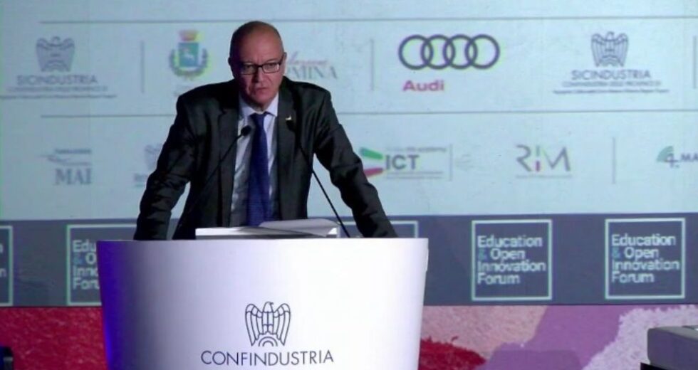 Valditara ai giovani “Problemi non si risolvono sfasciando tutto ma col dialogo”