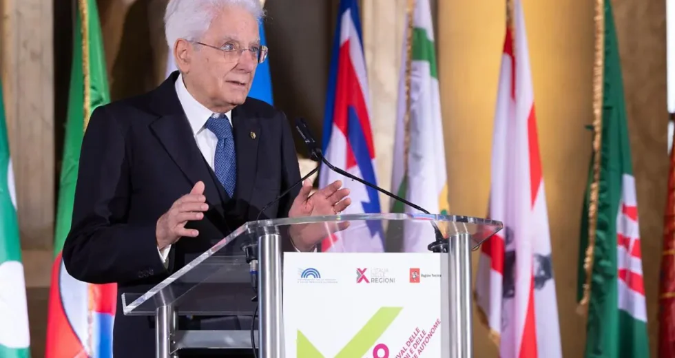 IA, Mattarella “Frenare competizione esasperata tra pochi soggetti”