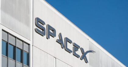 Elon Musk annuncia donazione di azioni SpaceX a tutti i minori americani nel 2027