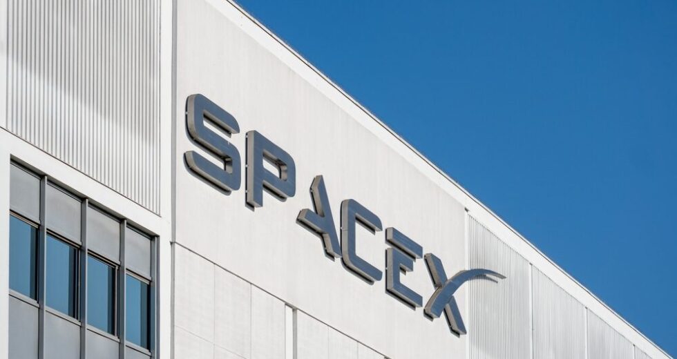 Elon Musk annuncia donazione di azioni SpaceX a tutti i minori americani nel 2027